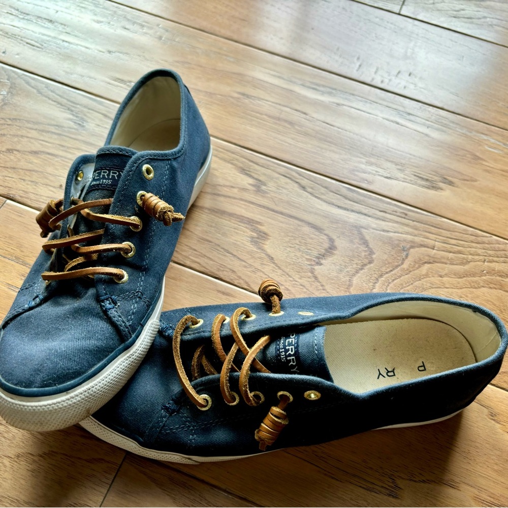 Women’s Sperry Crest Vibe Washed Linen sneaker